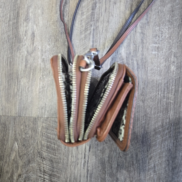 🐢 Vera Bradley Leather RFID All In One Shoulder Or Crossbody Compact Bag. - Picture 13 of 17